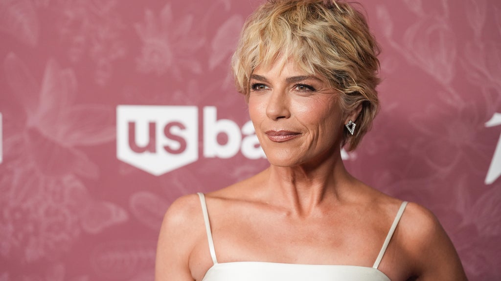 Actress Selma Blair arraigned following arrest for incident related to flight from LAX to JFK — WCCO / CBS Minnesota, Plymouth Health news