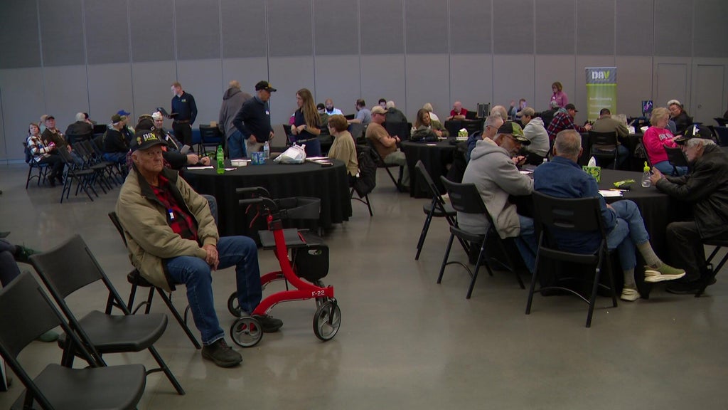 Minnesota veterans receiving claims assistance, health exams at clinic — WCCO / CBS Minnesota, Plymouth Arts news