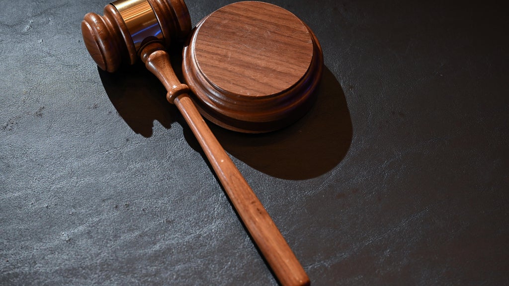 Man tried to pull woman out of her St. Paul apartment window, charges say — WCCO / CBS Minnesota, Plymouth Health news