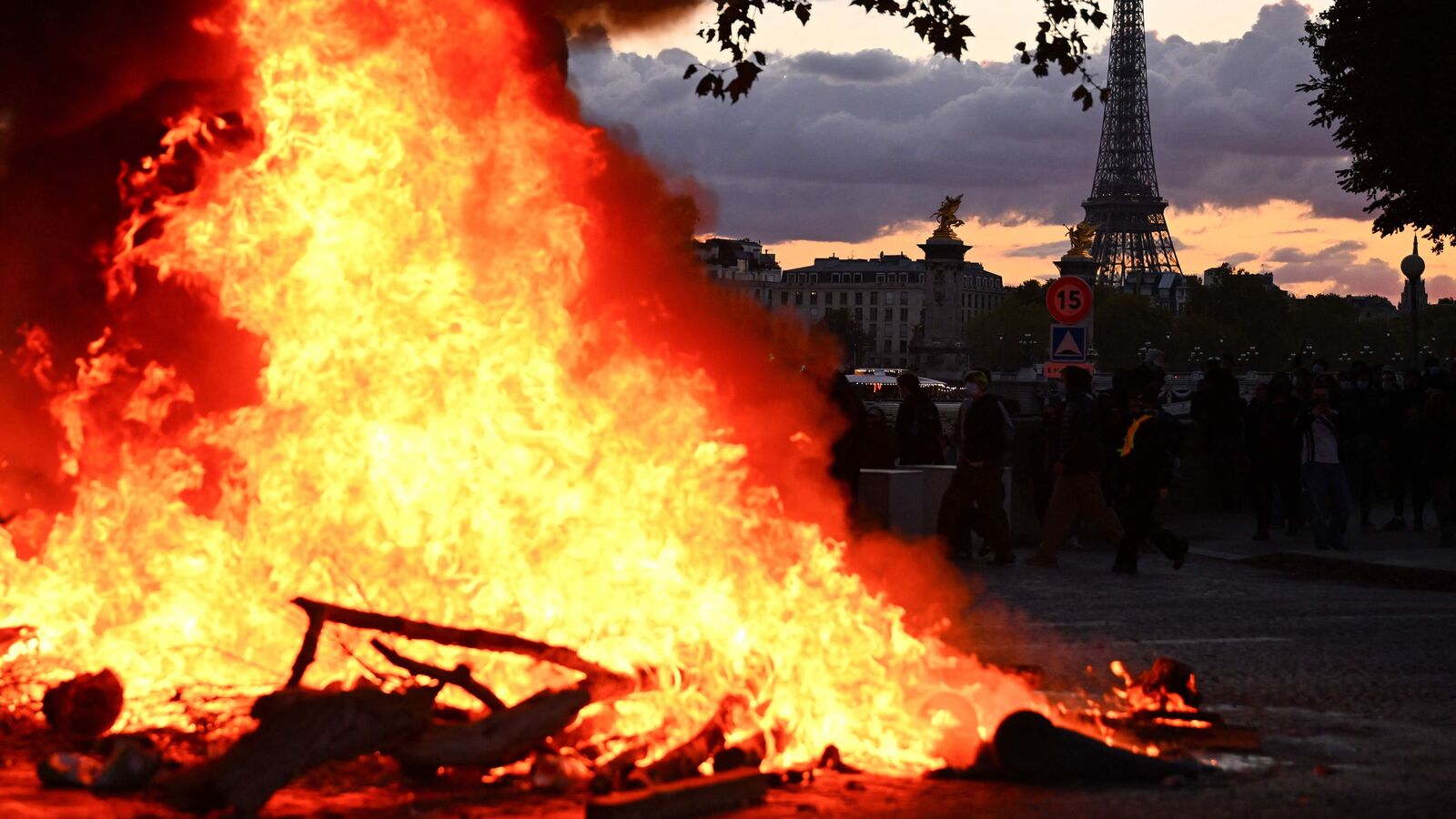 France Protests: Cars torched, shops looted as police arrest 272 demonstrators — Mint India, Plymouth Business news